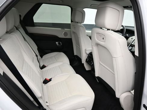 New 2025 Land Rover Discovery S AWD/4WD image 13