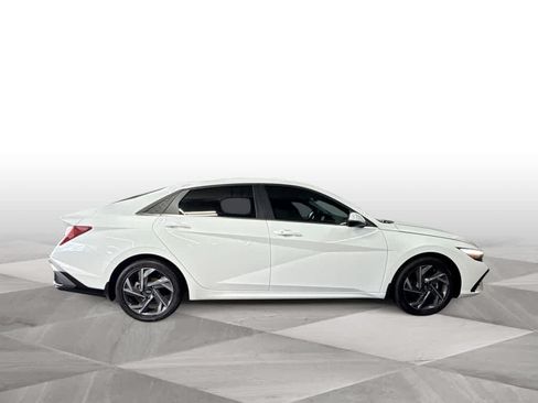 Used 2026 Hyundai Elantra Limited FWD image 9