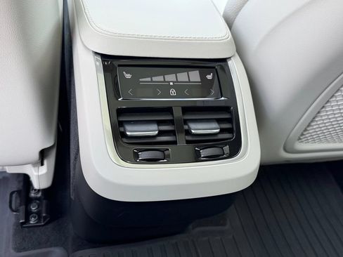 Certified 2023 Volvo XC90 B6 Plus w/ Protection Package AWD/4WD image 11