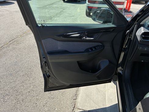 Used 2025 Chevrolet TrailBlazer LT image 18