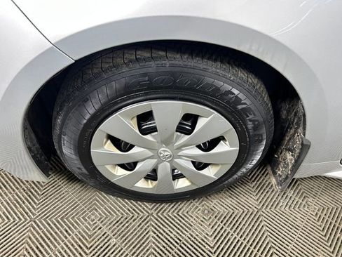 Used 2020 Toyota Corolla L image 11