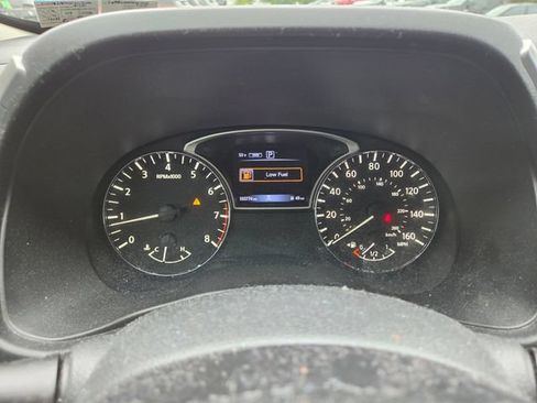 Used 2018 Nissan Pathfinder SV AWD/4WD image 3