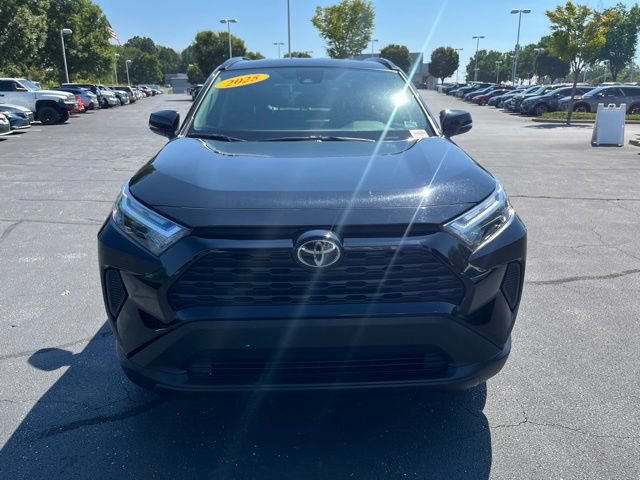 Used 2025 Toyota RAV4 XLE AWD/4WD image 2