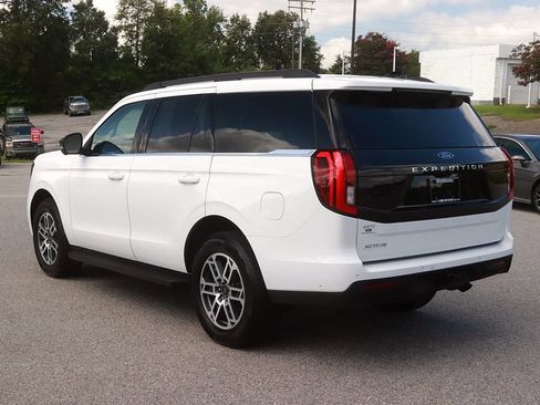 Used 2025 Ford Expedition Active RWD image 5