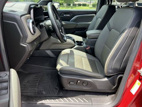 Used 2024 Chevrolet Colorado ZR2 w/ ZR2 Convenience Package III AWD/4WD image 15