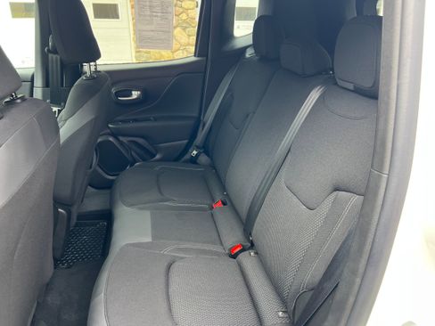 Used 2023 Jeep Renegade Latitude w/ Premium Group image 10