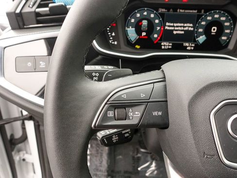 Used 2025 Audi Q3 2.0T Premium w/ Black Optic Sport Package image 19