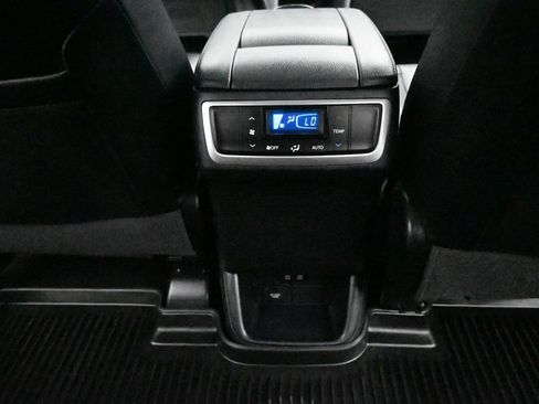Used 2019 Toyota Highlander Limited AWD/4WD image 22