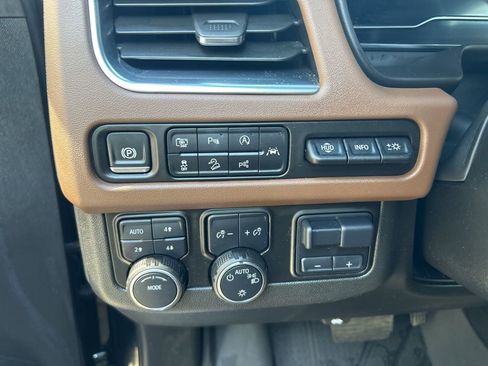 Used 2024 Chevrolet Suburban High Country w/ Advanced Technology Package image 10