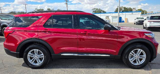 Certified 2023 Ford Explorer XLT RWD image 5