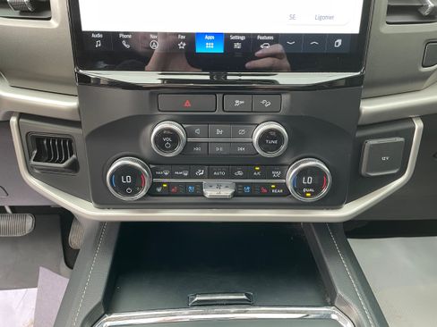 Used 2023 Ford Expedition XLT AWD/4WD image 24