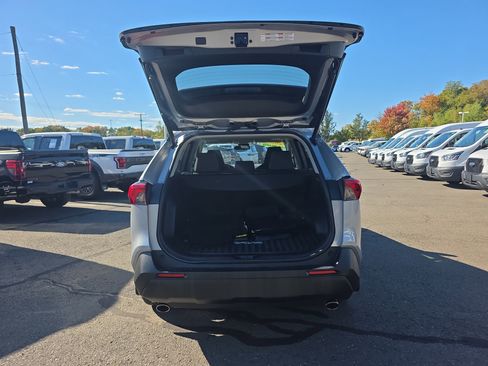 Used 2021 Toyota RAV4 XLE w/ Convenience Package image 16