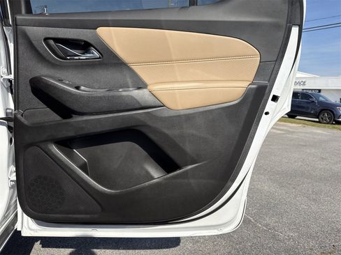 Used 2023 Chevrolet Traverse Premier image 34