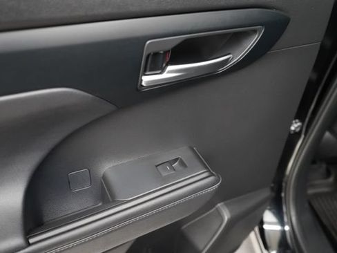 Used 2024 Toyota Highlander XLE AWD/4WD image 42