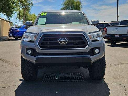 Used 2021 Toyota Tacoma SR5 RWD image 2