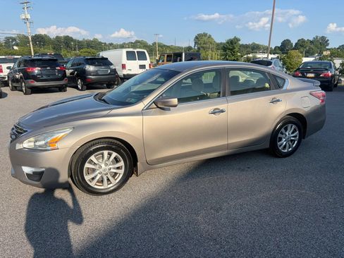 Used 2014 Nissan Altima 2.5 S w/ Sport Value Package FWD image 21