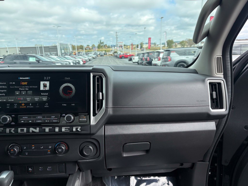 Used 2025 Nissan Frontier SV AWD/4WD image 11