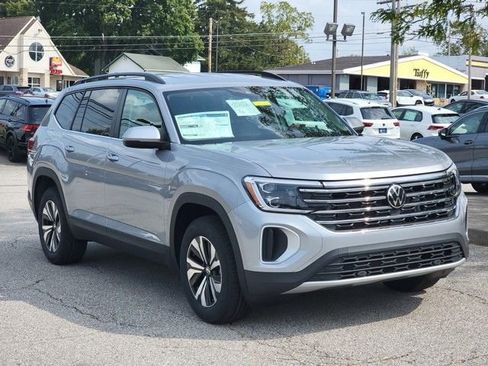 New 2026 Volkswagen Atlas SE image 2