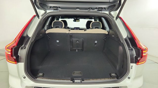 Used 2026 Volvo XC60 B5 Plus w/ Protection Package Premier AWD/4WD image 38