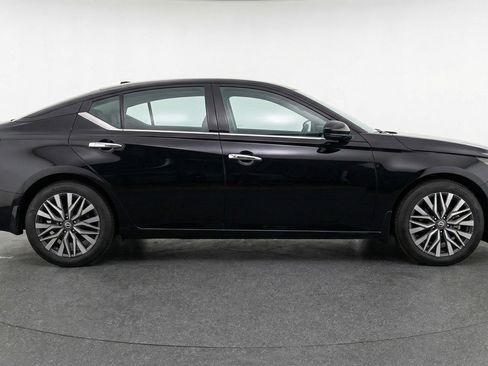 Used 2025 Nissan Altima 2.5 SV image 11