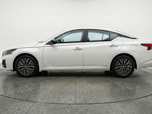 Used 2025 Nissan Altima 2.5 SV image 5