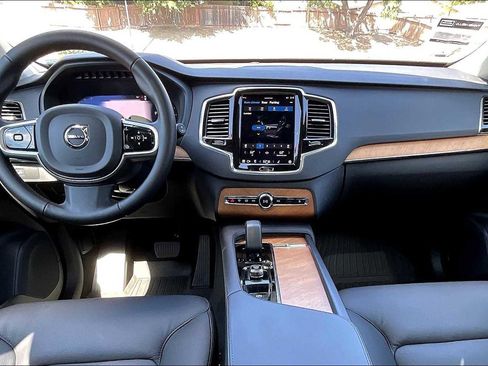 Used 2025 Volvo XC90 B5 Plus w/ Protection Package Premier image 18