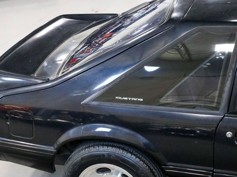 Used 1993 Ford Mustang LX image 29