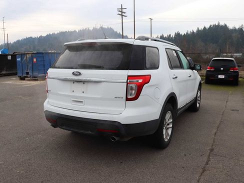 Used 2013 Ford Explorer XLT image 5