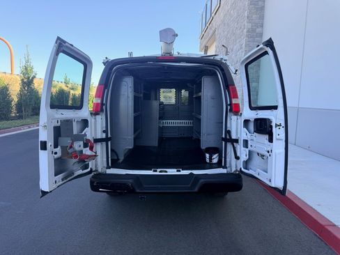 Used 2015 Chevrolet Express 2500 RWD image 26
