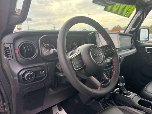 Used 2024 Jeep Gladiator Rubicon image 13