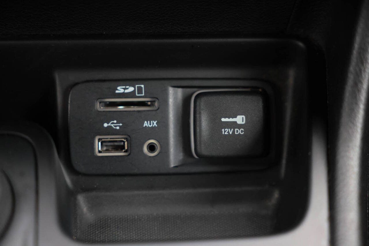 Used 2017 Jeep Cherokee Limited AWD/4WD image 27