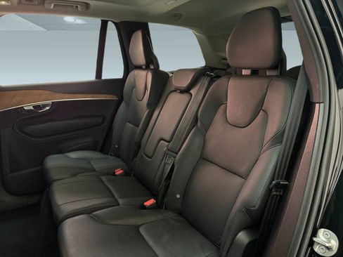 Used 2025 Volvo XC90 B6 Plus image 12