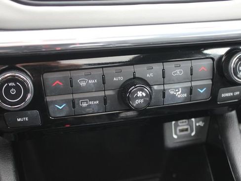 Used 2022 Jeep Compass Limited w/ Sun and Sound Group image 10