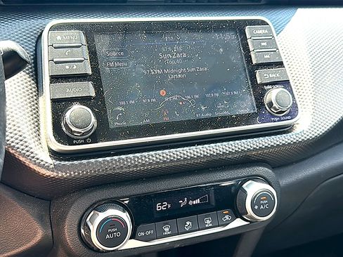 Used 2019 Nissan Kicks SV FWD image 10