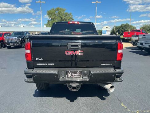 Used 2018 GMC Sierra 2500 Denali w/ Duramax Plus Package AWD/4WD image 6