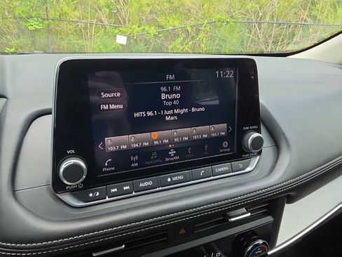 Certified 2025 Nissan Rogue SV FWD image 23