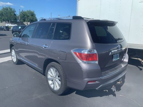 Used 2013 Toyota Highlander Limited AWD/4WD image 2