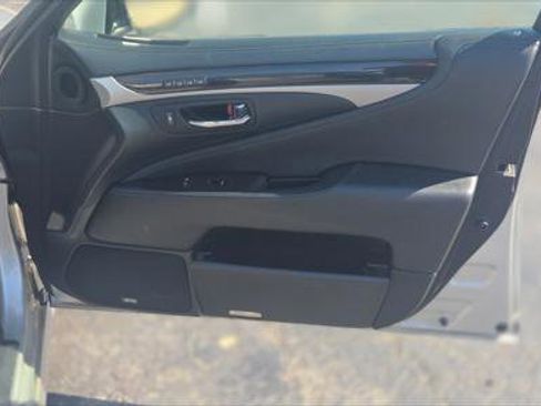 Used 2014 Lexus LS 460 w/ Comfort Package RWD image 22