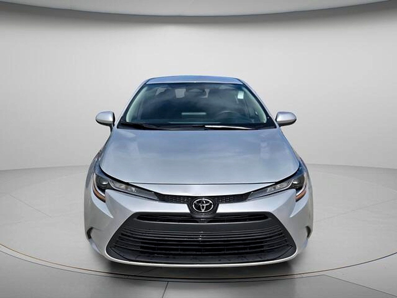 Used 2026 Toyota Corolla LE FWD image 4