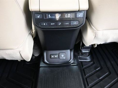Certified 2024 Toyota Highlander Platinum FWD image 14
