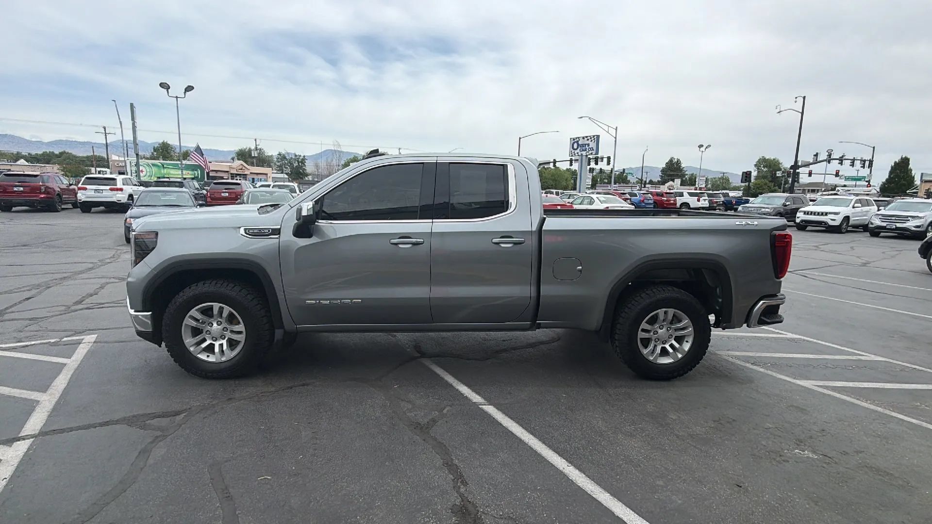 Used 2023 GMC Sierra 1500 SLE w/ Enhanced Capability Package AWD/4WD image 5