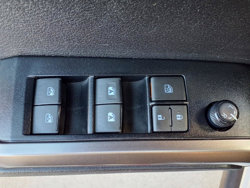 Used 2023 Toyota Tacoma SR5 w/ Technology Package AWD/4WD image 6