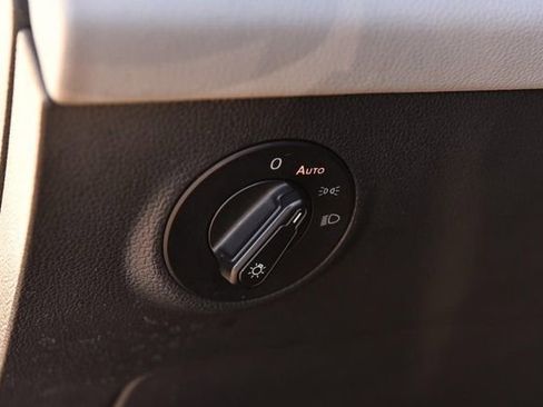 Used 2023 Volkswagen Taos SE w/ Panoramic Sunroof Package image 11