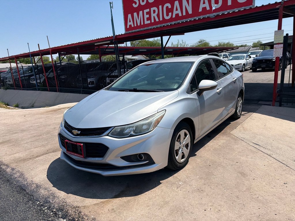 Used 2018 Chevrolet Cruze LS FWD image 1