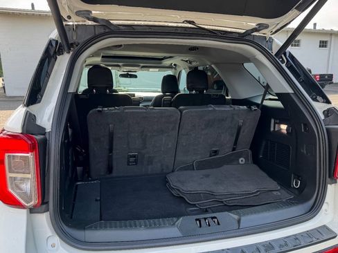 Used 2023 Ford Explorer XLT w/ Equipment Group 202A AWD/4WD image 18