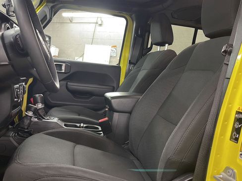 Used 2023 Jeep Wrangler Willys image 2