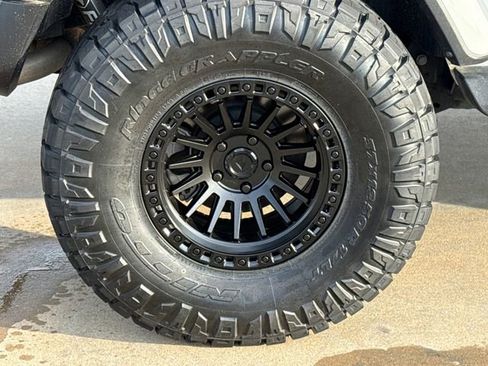 Used 2022 Jeep Wrangler Unlimited Sahara AWD/4WD image 9
