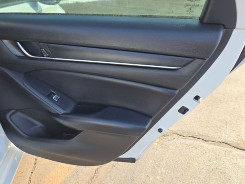 Used 2018 Honda Accord Sport image 8