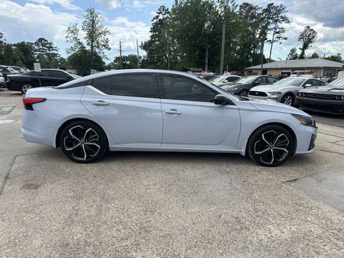 Used 2024 Nissan Altima 2.5 SR w/ SR Premium Package FWD image 4