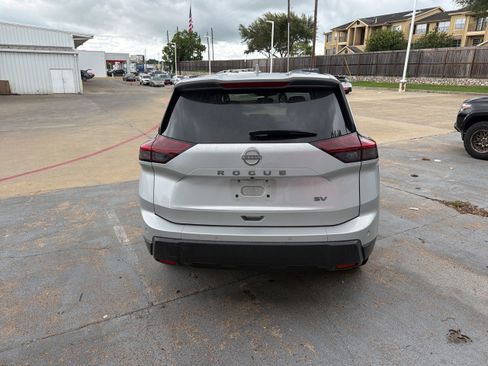 Used 2024 Nissan Rogue SV FWD image 6